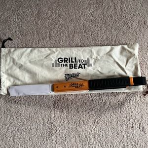 Ballpark grilling tongs w/cloth storage bag NWT